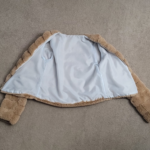 "GIFTED" w/purchase Faux Fur Jacket Beige XS - Picture 6 of 9